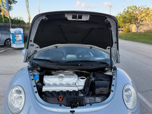 Used 2010 Volkswagen Beetle Coupe FWD image 11