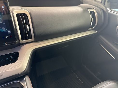 Used 2025 Ford Expedition Active image 33