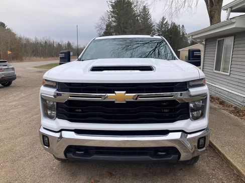Used 2025 Chevrolet Silverado 2500 LT image 3