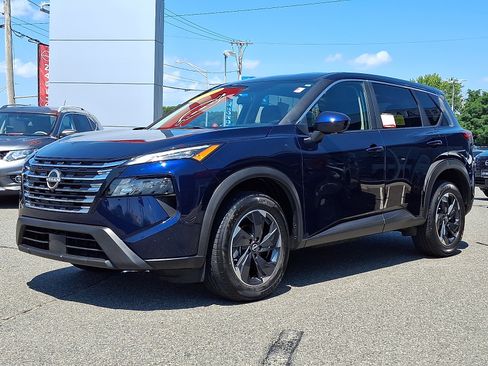 Used 2024 Nissan Rogue SV AWD/4WD image 3