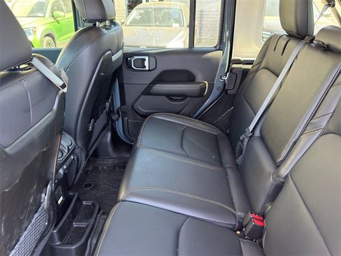 Used 2024 Jeep Wrangler Unlimited Sahara image 33