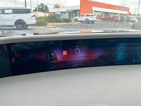 Used 2024 Lincoln Nautilus Reserve image 12