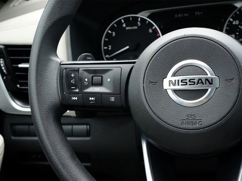 Used 2021 Nissan Rogue SV image 10
