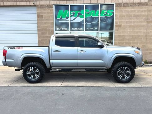 Used 2017 Toyota Tacoma SR w/ Tow Package AWD/4WD image 6