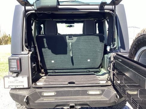 Used 2017 Jeep Wrangler Rubicon w/ Connectivity Group image 8