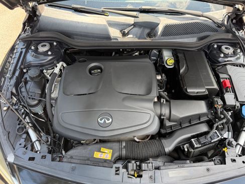 Used 2017 INFINITI QX30 Premium w/ Navigation Package image 14