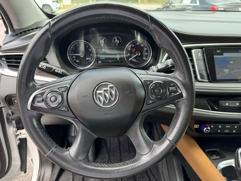 Used 2019 Buick Enclave Essence FWD image 17