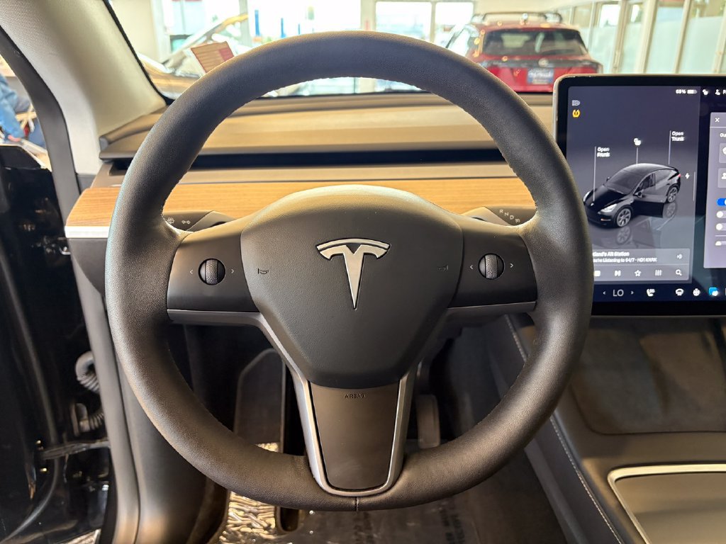 Used 2025 Tesla Model Y Long Range RWD image 18