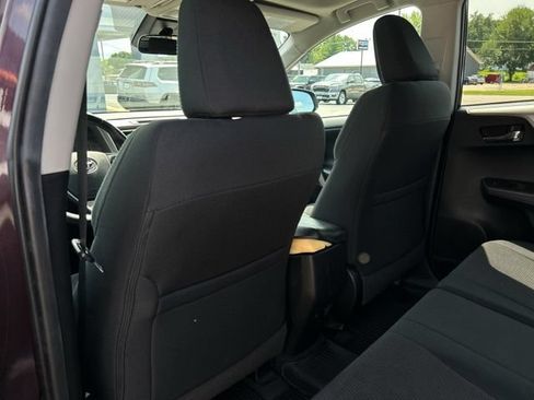 Used 2018 Toyota RAV4 XLE AWD/4WD image 19
