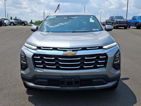 Used 2025 Chevrolet Equinox LT FWD image 2