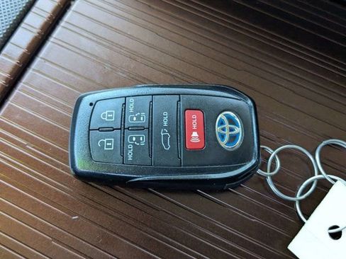 Used 2024 Toyota Sienna XLE FWD image 29