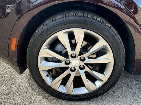 Used 2021 Buick Envision Avenir image 12