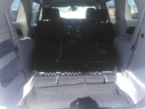 Used 2023 Chrysler Voyager LX FWD image 5