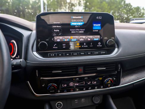 Used 2023 Nissan Rogue Platinum w/ Platinum Premium Package FWD image 16