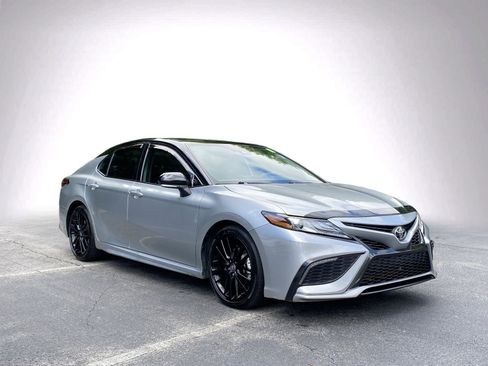Used 2024 Toyota Camry XSE FWD image 2