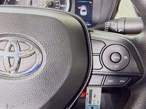Used 2022 Toyota Corolla LE FWD image 15
