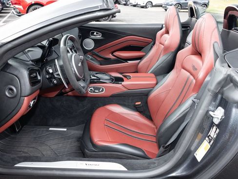 Used 2021 Aston Martin V8 Vantage Roadster RWD image 22
