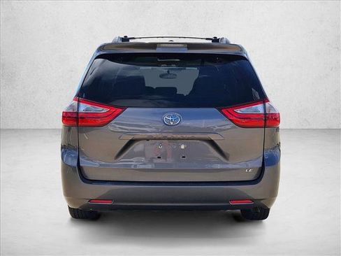 Used 2017 Toyota Sienna LE image 7