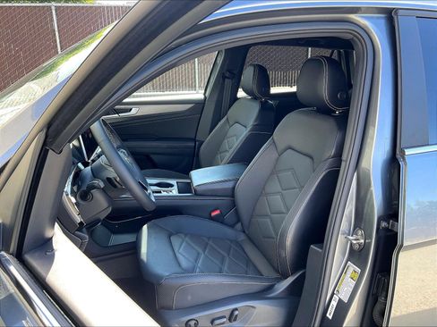 Certified 2024 Volkswagen Atlas Cross Sport SE FWD image 24