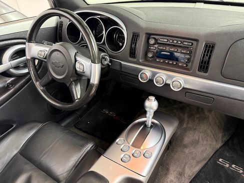 Used 2004 Chevrolet SSR w/ Preferred Equipment Group image 30