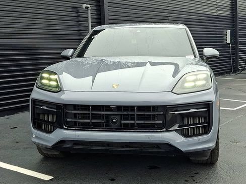 Certified 2025 Porsche Cayenne GTS AWD/4WD image 10