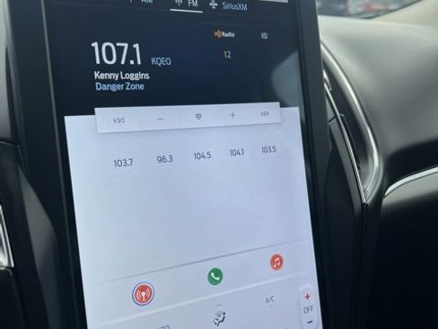 Used 2024 Ford Edge Titanium image 37