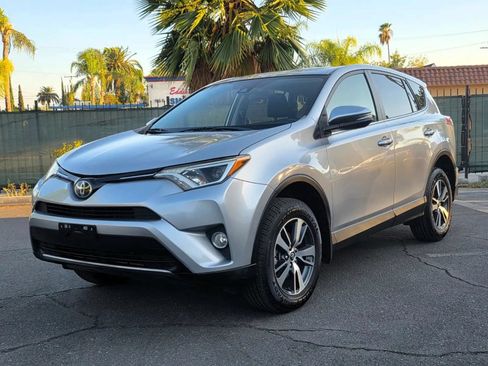 Used 2018 Toyota RAV4 XLE w/ Carpet Mat Package FWD image 1