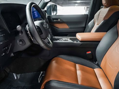 Used 2025 Lexus GX 550 w/ Accessory Package (2T) image 20