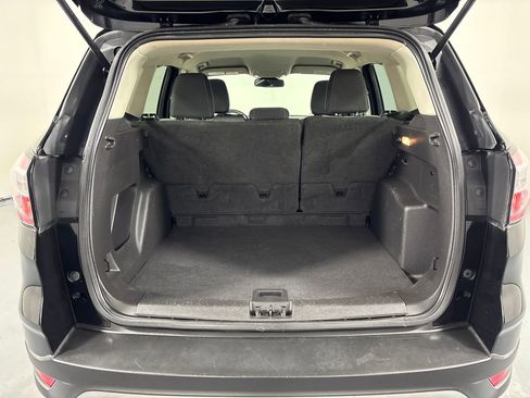 Used 2018 Ford Escape SE w/ Ford Safe & Smart Package FWD image 31