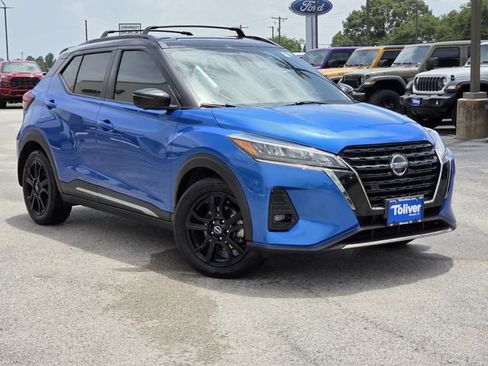 Used 2022 Nissan Kicks SR w/ Premium Package FWD image 2