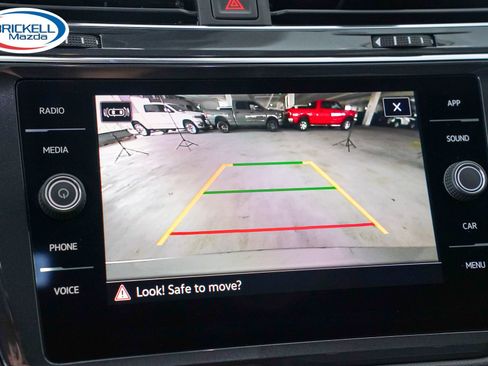 Used 2022 Volkswagen Tiguan SE FWD image 35