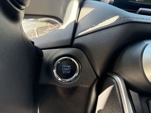 Used 2020 Toyota RAV4 Limited image 29