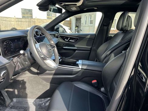 Used 2024 Mercedes-Benz GLC 300 4MATIC image 17