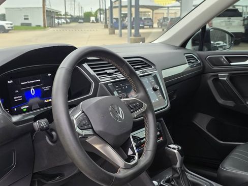 Used 2022 Volkswagen Tiguan SE image 7
