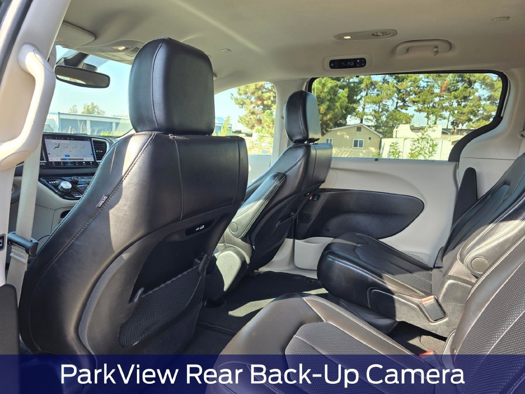 Used 2024 Chrysler Pacifica Touring-L FWD image 12