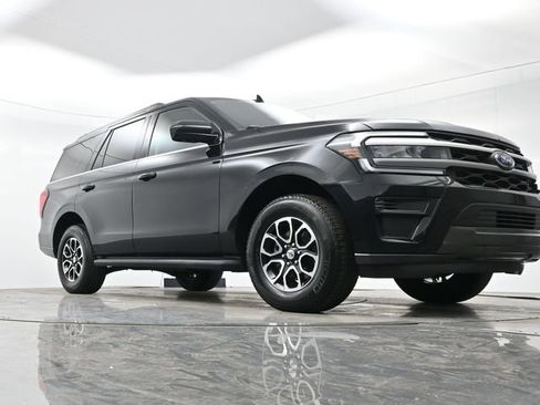 Used 2024 Ford Expedition XLT image 27