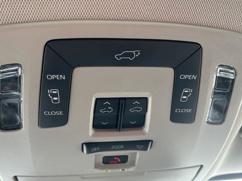 Used 2024 Toyota Sienna XLE image 23