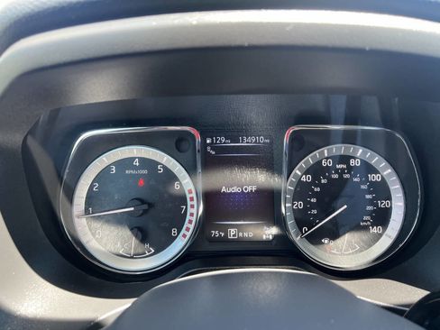 Used 2017 Nissan Titan SL w/ Off-Road Package AWD/4WD image 12