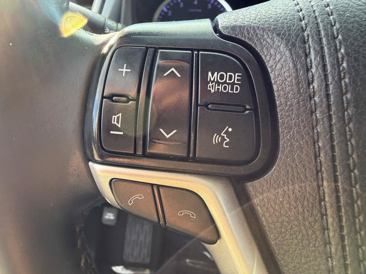 Used 2019 Toyota Highlander Plus FWD image 15