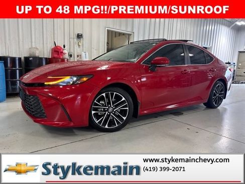 Used 2025 Toyota Camry XLE w/ Premium Plus Package FWD image 1