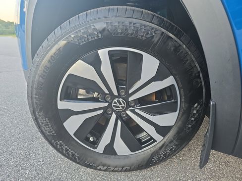 New 2025 Volkswagen Atlas Cross Sport SE image 30