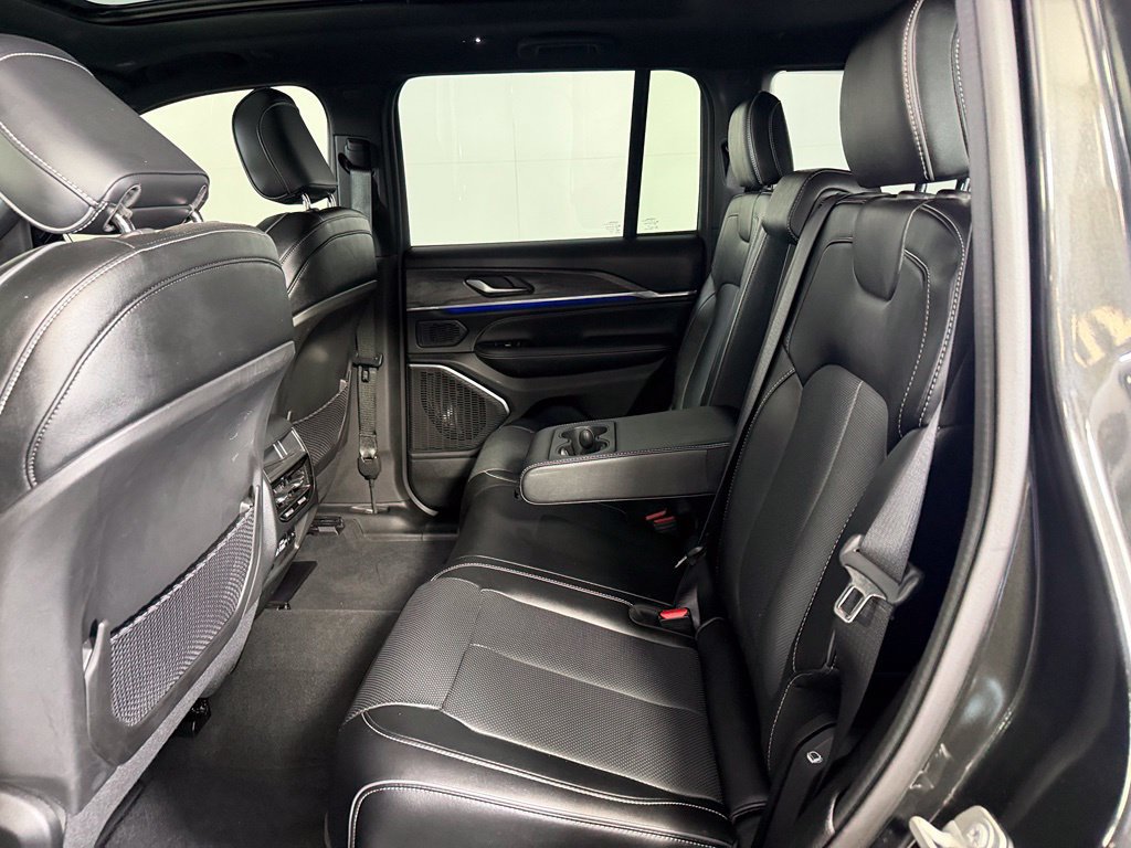 Used 2024 Jeep Grand Cherokee Overland AWD/4WD image 21