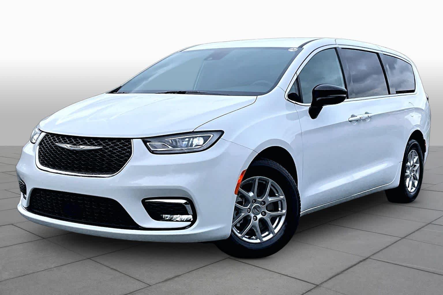 Used 2025 Chrysler Pacifica Select FWD image 1