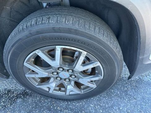 Used 2020 GMC Acadia SLE w/ Driver Convenience Package image 9