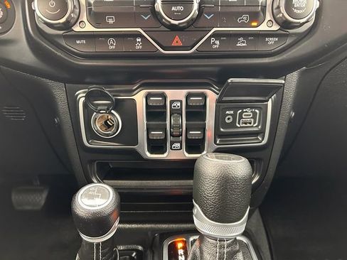 Used 2020 Jeep Gladiator Overland image 15