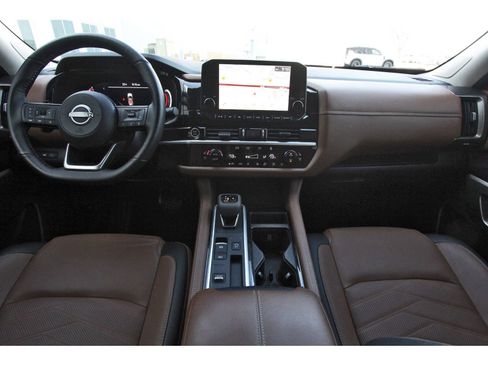 Used 2024 Nissan Pathfinder Platinum w/ Cargo Package image 12