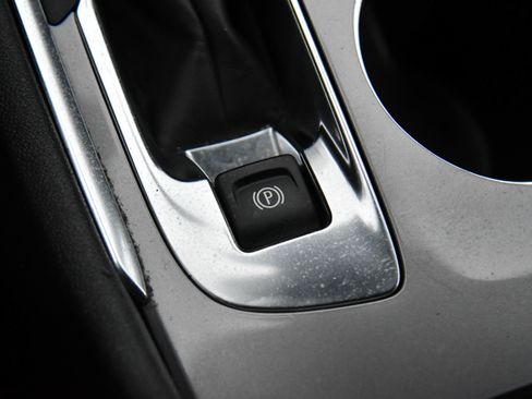 Used 2024 Chevrolet Malibu LT image 25