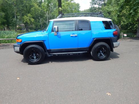 Used 2007 Toyota FJ Cruiser 4WD image 2