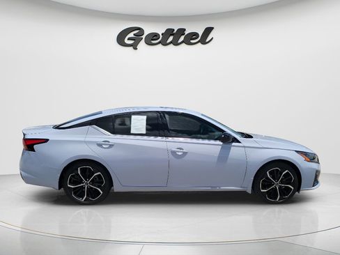 Used 2024 Nissan Altima 2.5 SR w/ SR Premium Package FWD image 3