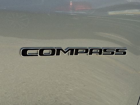 Used 2022 Jeep Compass Latitude AWD/4WD image 29